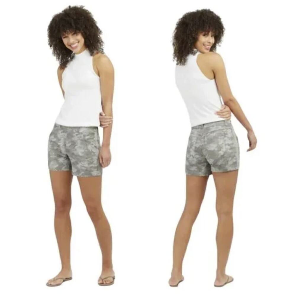 SPANX Stretch Twill Shorts in Stone Wash Camo Size Small